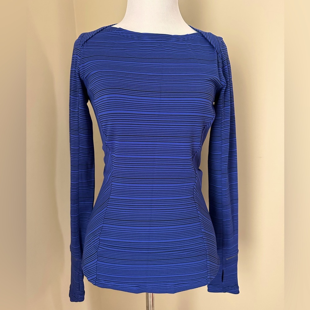 Lululemon Kanto Catch Me size 4 top sapphire blue stripe. Like new.
